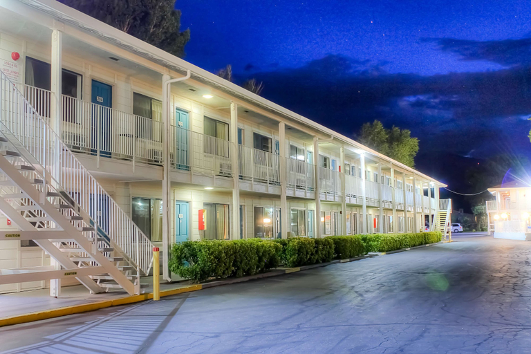 Exterior & Views 2, Motel 6 Bishop, CA, Inyo