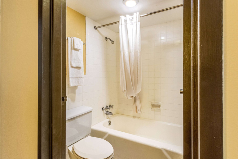 Bathroom 5, Americas Best Value Inn Fredonia NY, Chautauqua