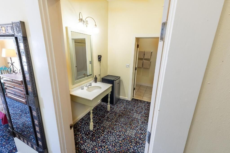 Bathroom 5, Historic Plaza Hotel, San Miguel