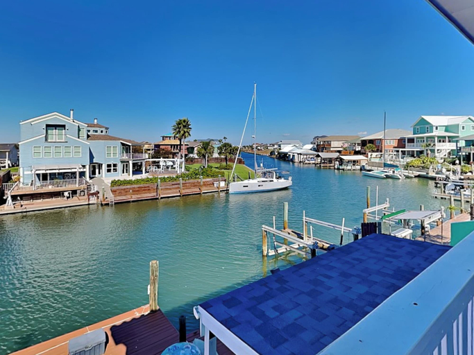 Exterior & Views 2, Pirate's Paradise by Miss Kitty’s, Aransas