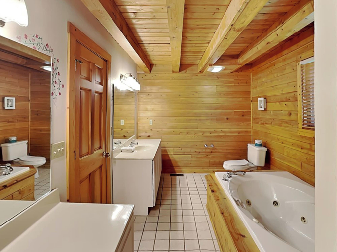 Bathroom 3, Heart's Desire by Taylor Made Deep Creek, Garrett