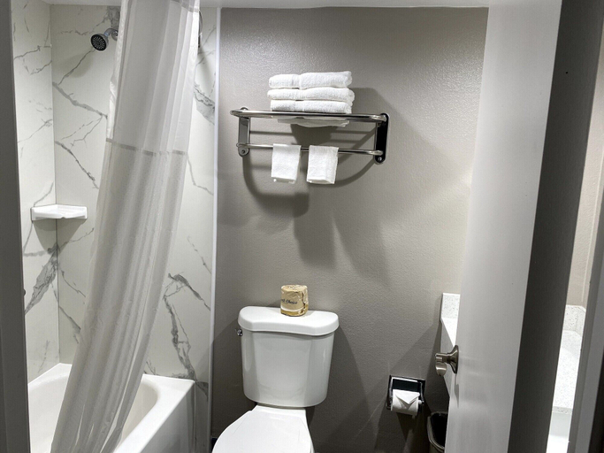 Bathroom 3, Motel 6 Bullhead City, AZ, Mohave
