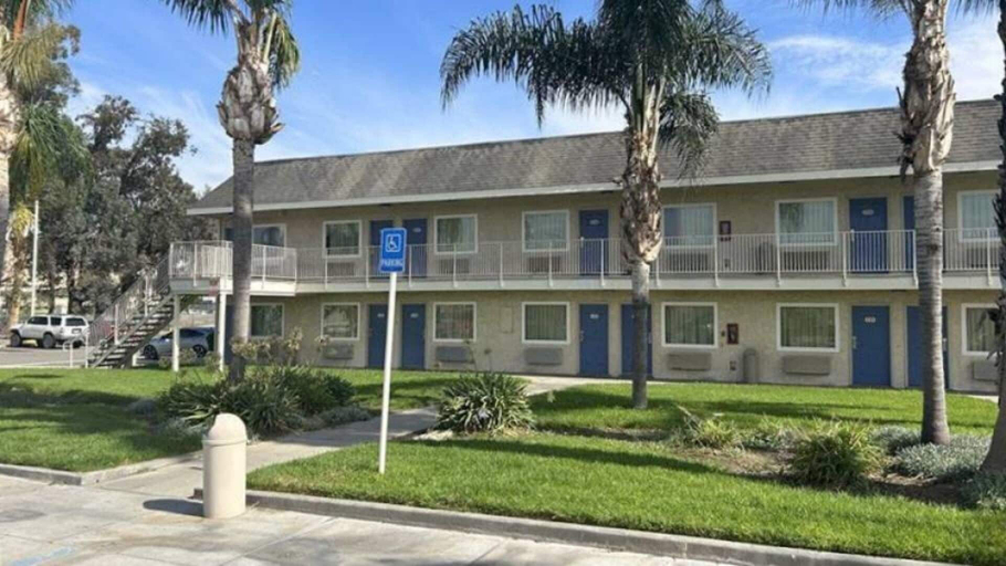 Exterior & Views 1, Studio 6 Suites - Riverside, Ca, Riverside
