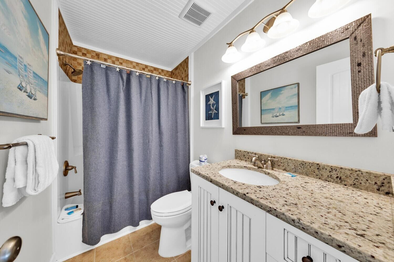 Bathroom 3, Horizon South 40c- Good Vibes, Bay