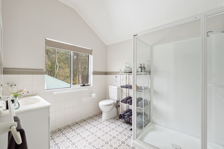 Bathroom 4, Serenity House Pemberton, Manjimup