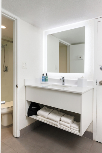Bathroom 5, Coco Key Hotel & Water Park Resort, Orange