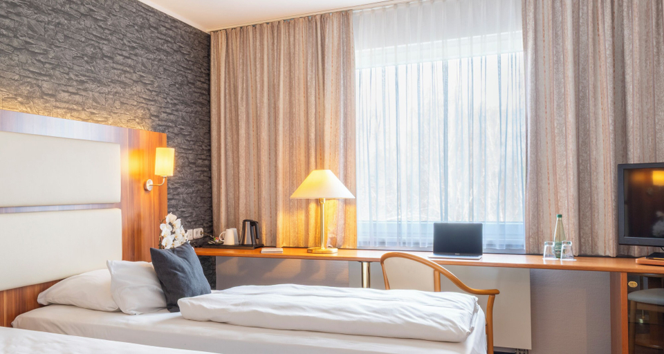 Bedroom 3, PLAZA INN Zwickau, Zwickau