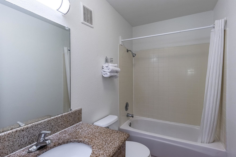 Bathroom 4, Motel 6 Beaverton, OR, Washington