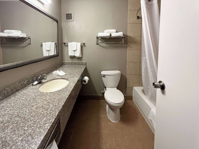 Bathroom 4, Motel 6 Nacogdoches, TX-SFA University, Nacogdoches