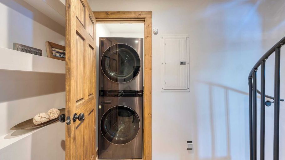 Bathroom 4, Lake View, Firepit, Game Room Remodeled Nightingale Overlook by Avantstay, Placer