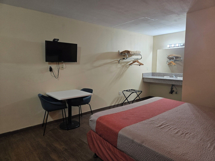 Bedroom 3, Motel 6 Blythe, CA - South, Riverside