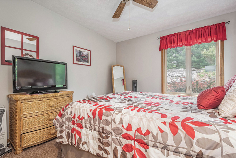 Bedroom 3, Wake at the Lake by Taylor Made Deep Creek, Garrett