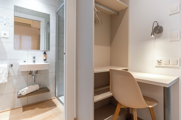 Bathroom 4, Hostal Sans, Barcelona