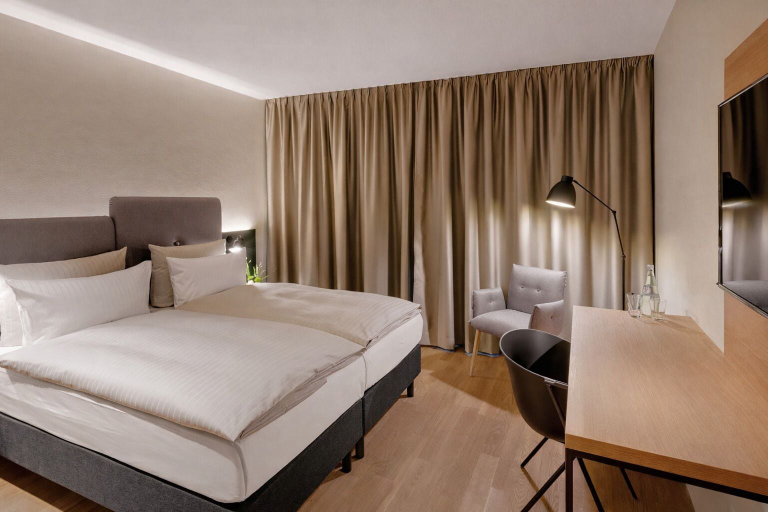 Bedroom 4, Hotel the YARD, Berlin