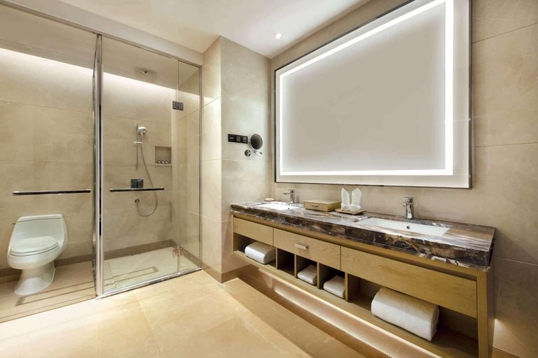 Bathroom 5, Ramada Plaza by Wyndham Dongguan Songshan Lake, Dongguan