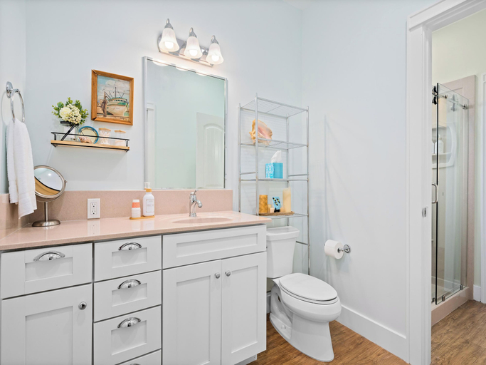 Bathroom 4, Magnolia Cottage by Miss Kitty’s, Aransas