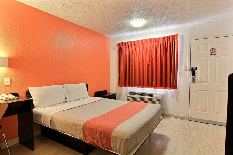 Bedroom 4, Motel 6 Austin, TX – North Central, Travis