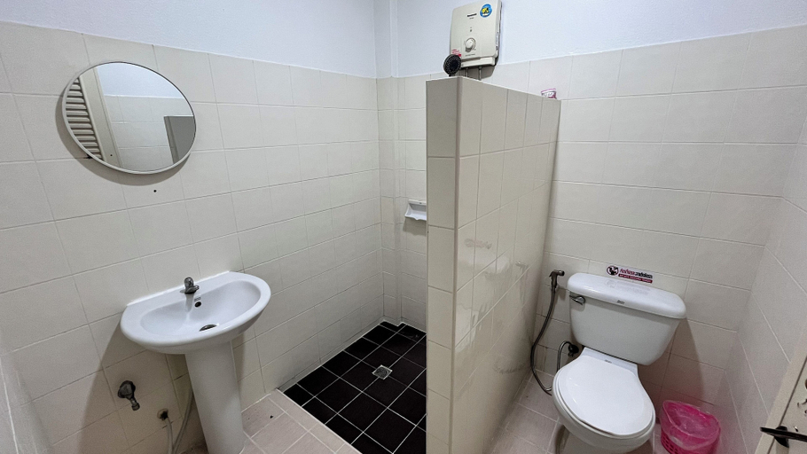 Bathroom 3, Bang Saphan Resort, Bang Saphan