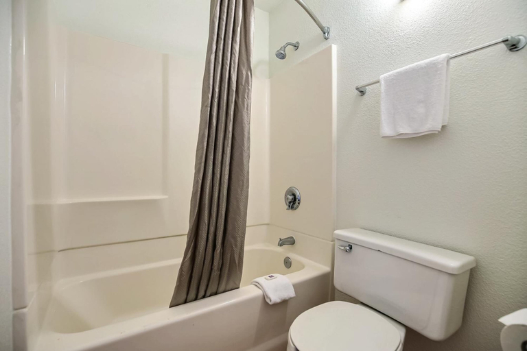 Bathroom 4, Motel 6 Oakland, CA - Embarcadero, Alameda