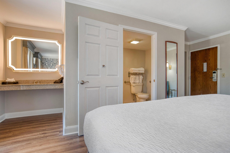 Bedroom 3, Best Western Plus French Quarter Courtyard Hotel, Orleans