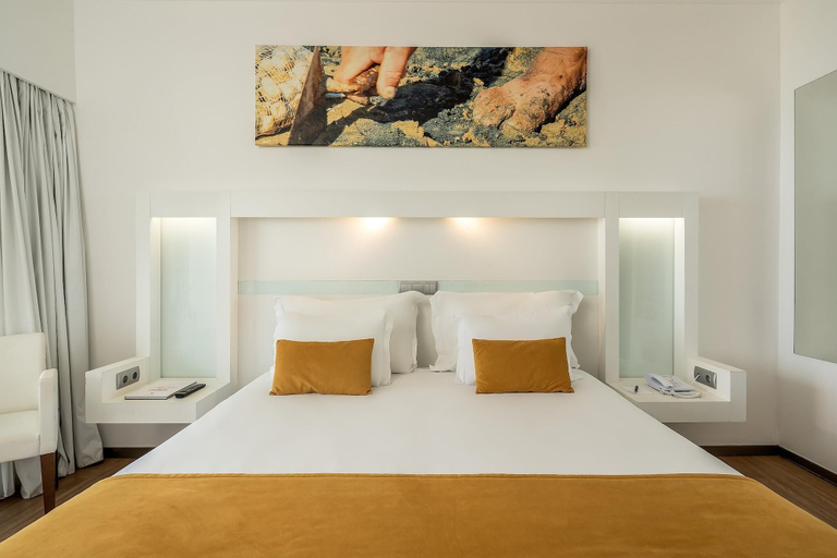 Bedroom 3, Jupiter Algarve Hotel - Beach & Spa, Portimão