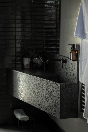 Bathroom, Silverback Lodge, Kinkiizi
