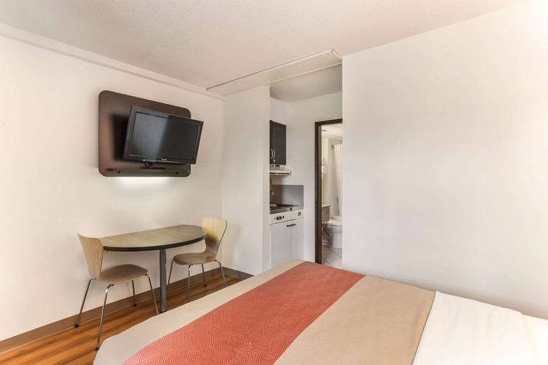 Bedroom 3, Motel 6 Lethbridge, AB, Division No. 2