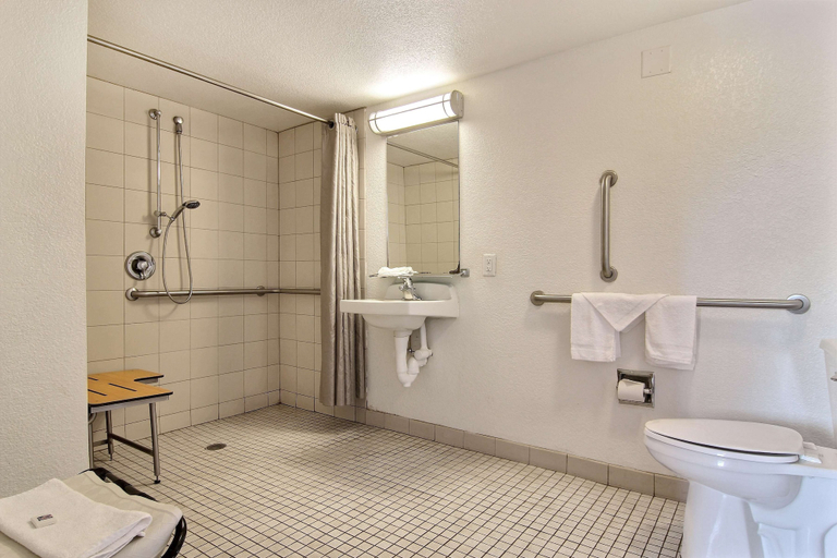Bathroom 4, Motel 6 San Angelo, TX, Tom Green