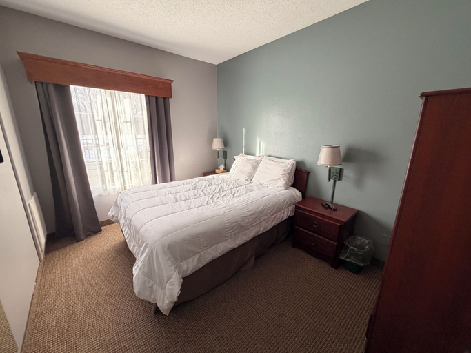 Bedroom 3, River Hills Hotel, Blue Earth