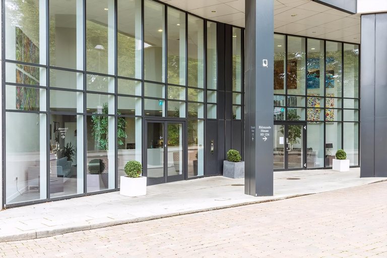 Exterior & Views 2, Modern Chiswick Apartment, London