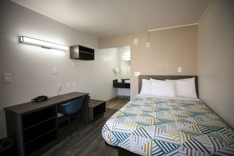 Bedroom 3, Motel 6 Sacramento, CA - Central, Sacramento