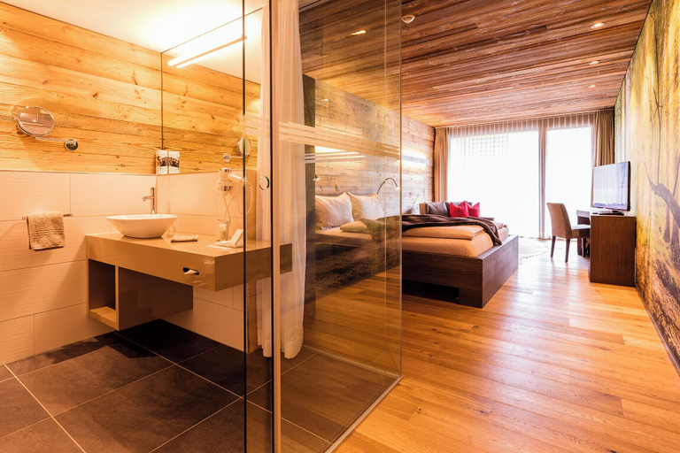 Bathroom 4, Riverside, Bülach