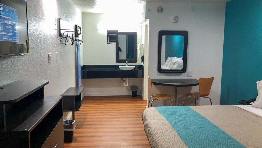 Bedroom 3, Motel 6 Temple, TX, Bell