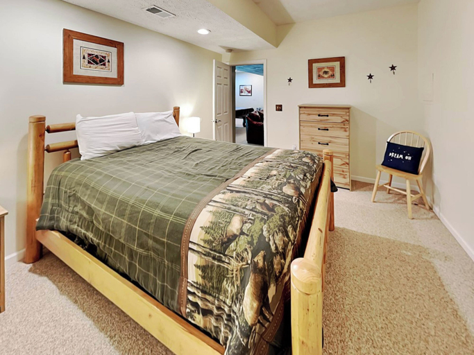 Bedroom 2, Hillside Hideaway by Taylor Made Deep Creek, Garrett