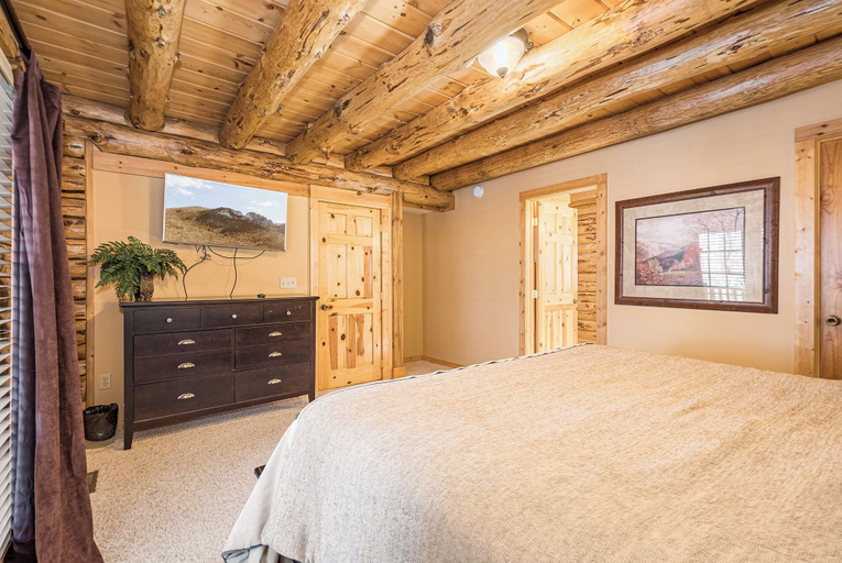 Bedroom 2, Montana East by Taylor Made Deep Creek, Garrett
