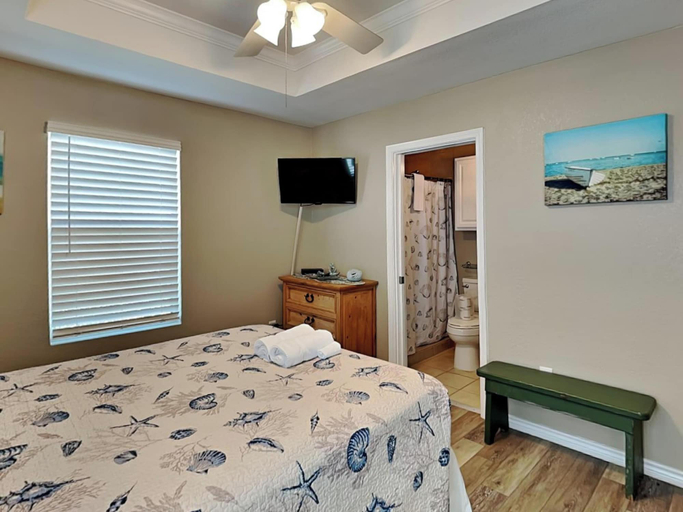 Bedroom 2, A Fin N Feather by Miss Kitty’s, Aransas