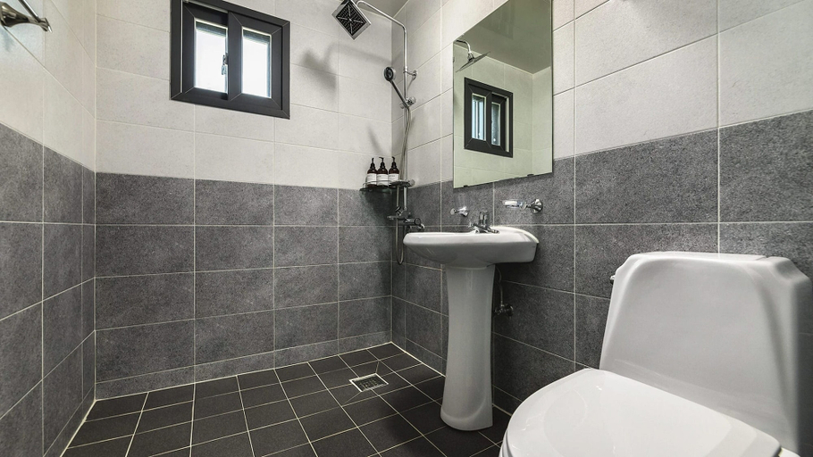 Bathroom 3, Samcheok Lamer Pension, Samcheok
