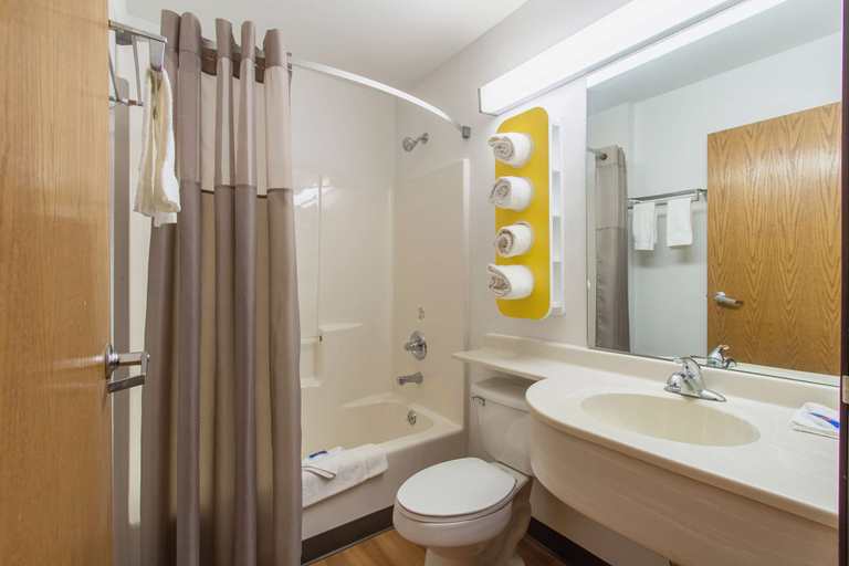 Bathroom 4, Motel 6 Streetsboro, OH, Portage