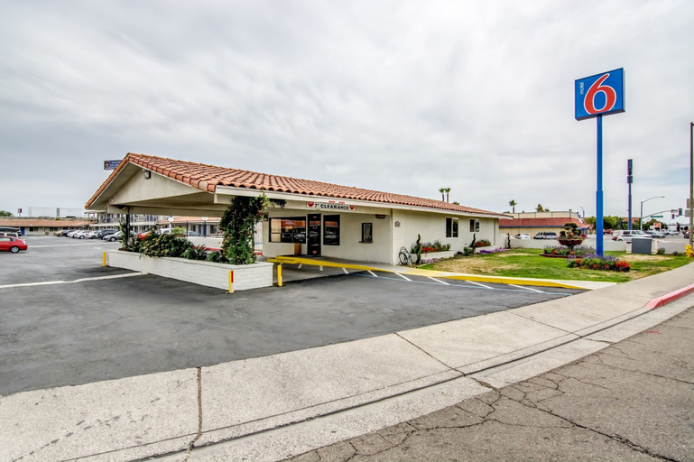 Exterior & Views 1, Motel 6 Manteca, CA, San Joaquin