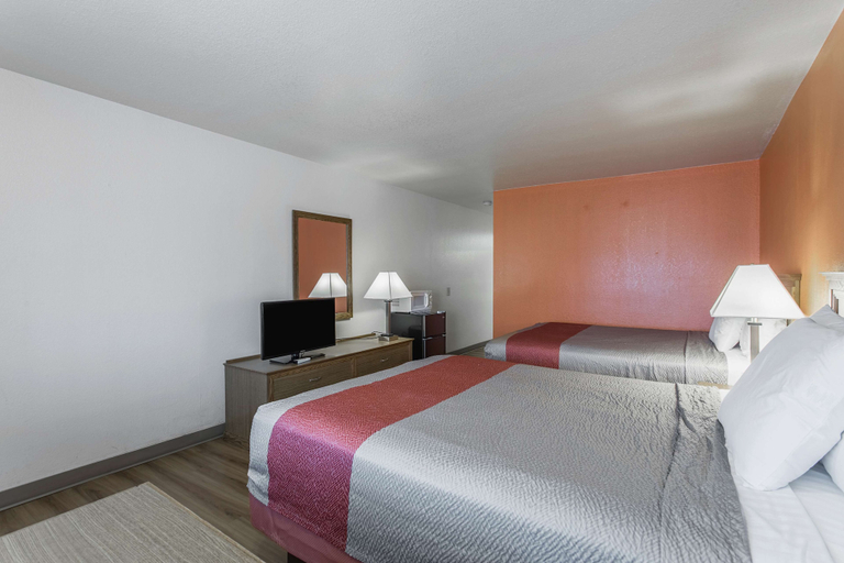 Bedroom 3, Motel 6 Lordsburg, NM, Hidalgo