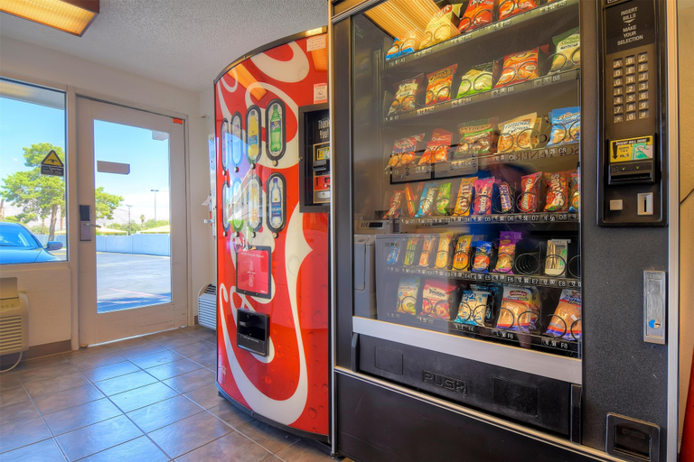 Food & Drinks 5, Motel 6 Las Vegas, NV - Boulder Highway, Clark