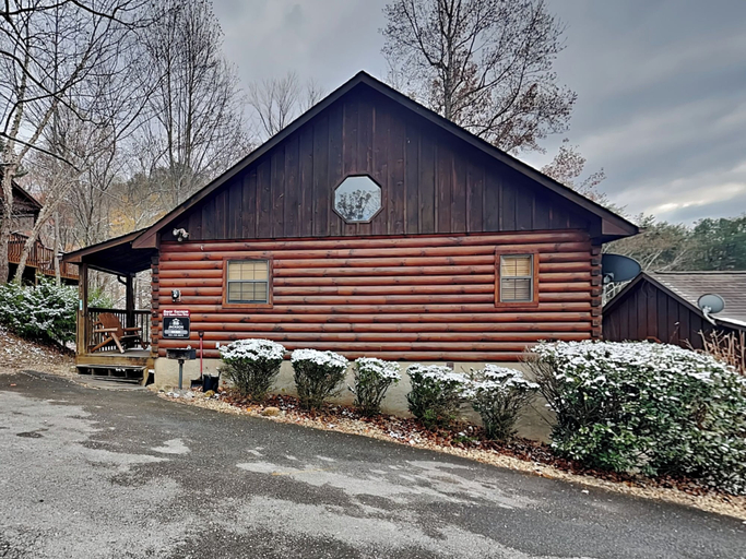 Exterior & Views 2, Bear Escape by Jackson Mountain Rentals, Sevier