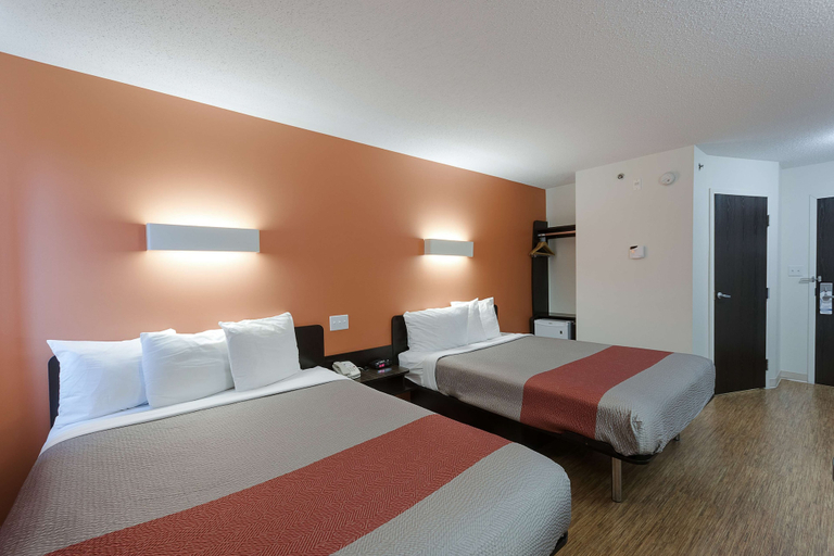Bedroom 3, Motel 6 Brandon, MB, Division No. 7