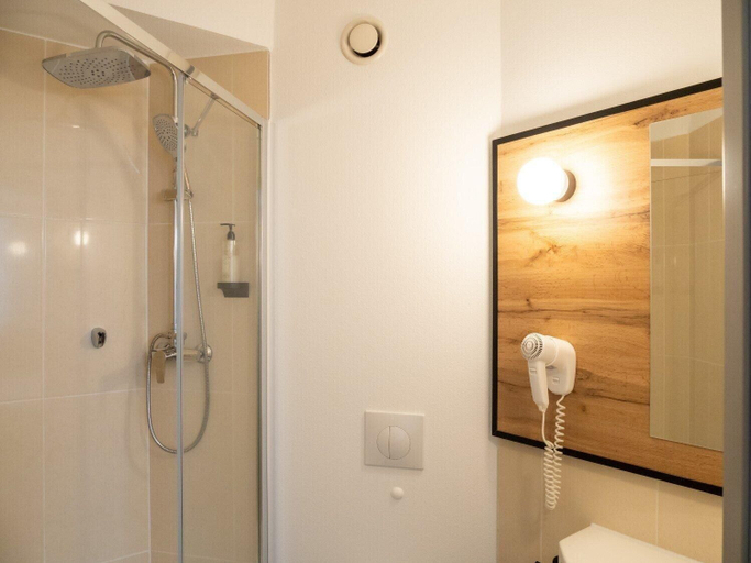 Bathroom 5, Hotel B&B Wrocław Centrum, Środa Śląska