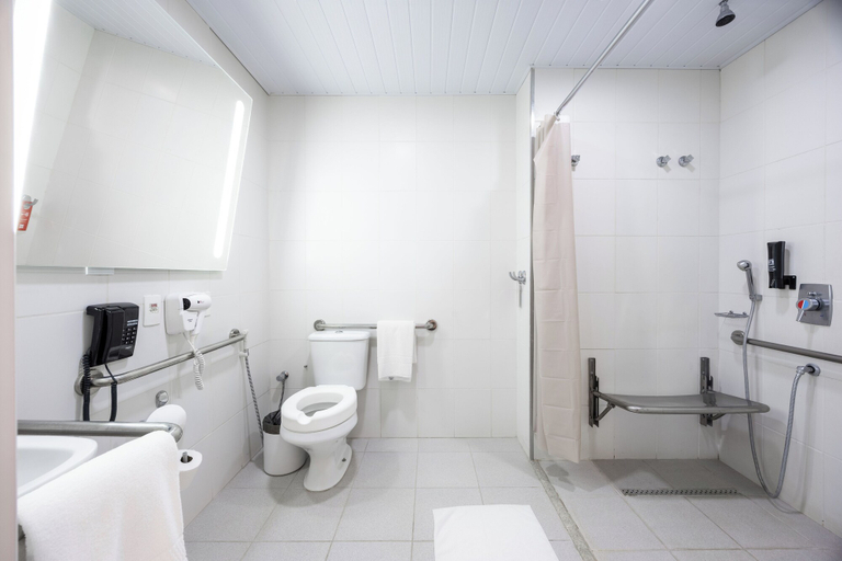 Bathroom 4, ibis Ourinhos, Ourinhos