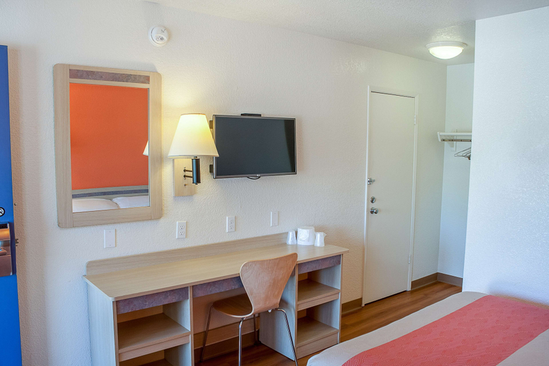 Bedroom 3, Motel 6 Ukiah, CA, Mendocino