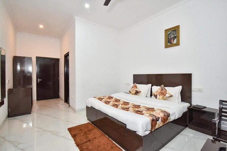 Bedroom 2, Hotel Royal Place, Tarn Taran