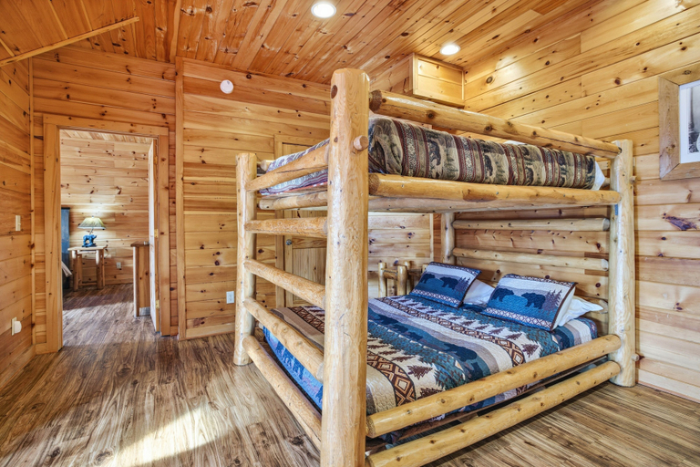 Bedroom 2, Peace Of Mind 3 Bedroom Cabin by RedAwning, Sevier