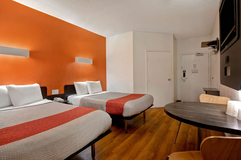 Bedroom 3, Motel 6 Gilroy, CA, Santa Clara