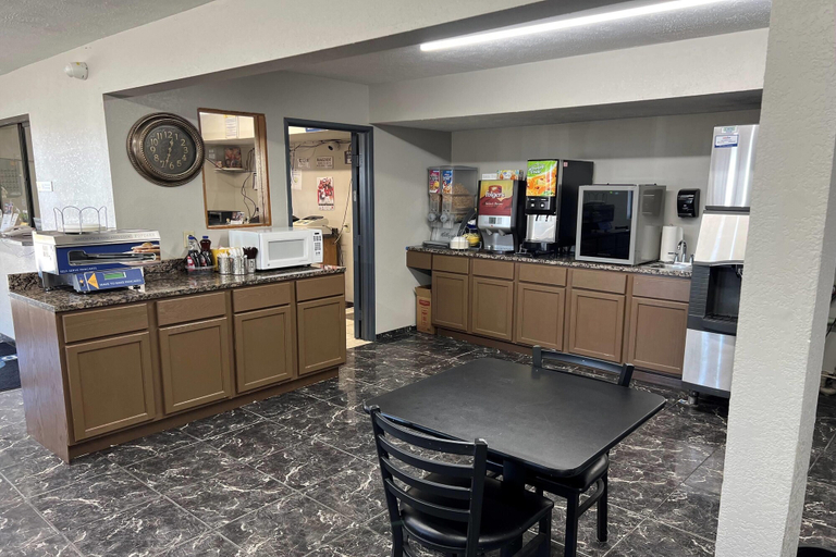 Food & Drinks 5, Days Inn by Wyndham Warrensburg, Johnson